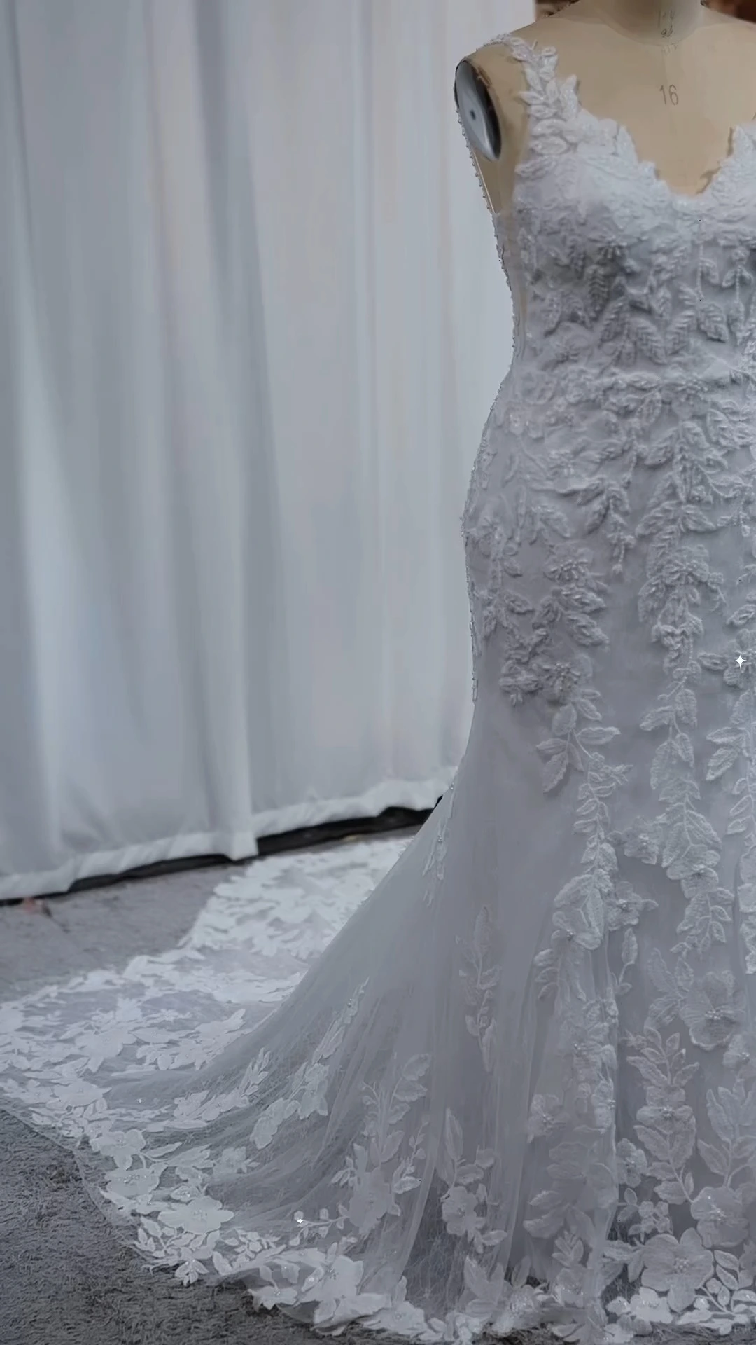 V Neckline Bride Dress RSW2306 Wholesale Appliqued Lace Mermaid Wedding Gown White Wedding Dresses 1