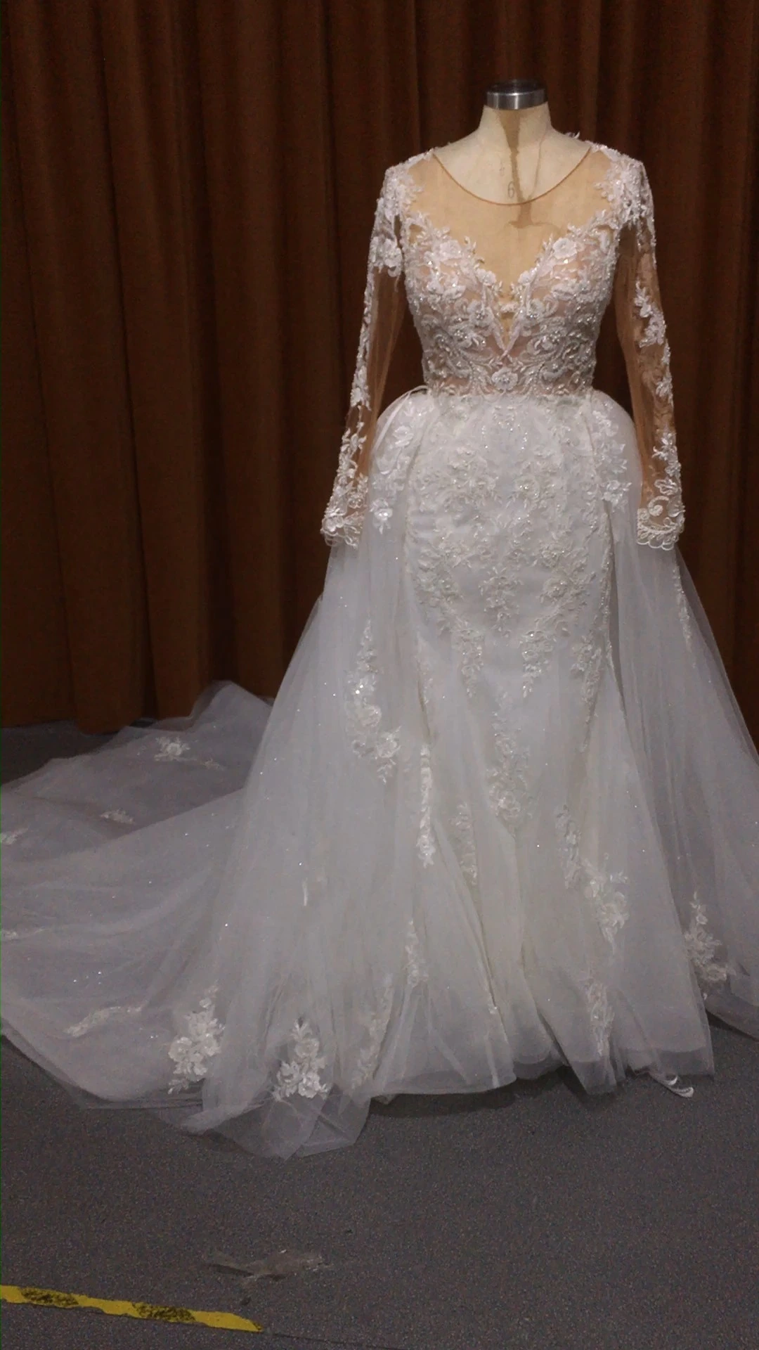 RSW2185 Gorgeous Ivory Long Sleeve Mermaid Wedding Dresses for Bride V Neck Wedding Gown with Long Train 1