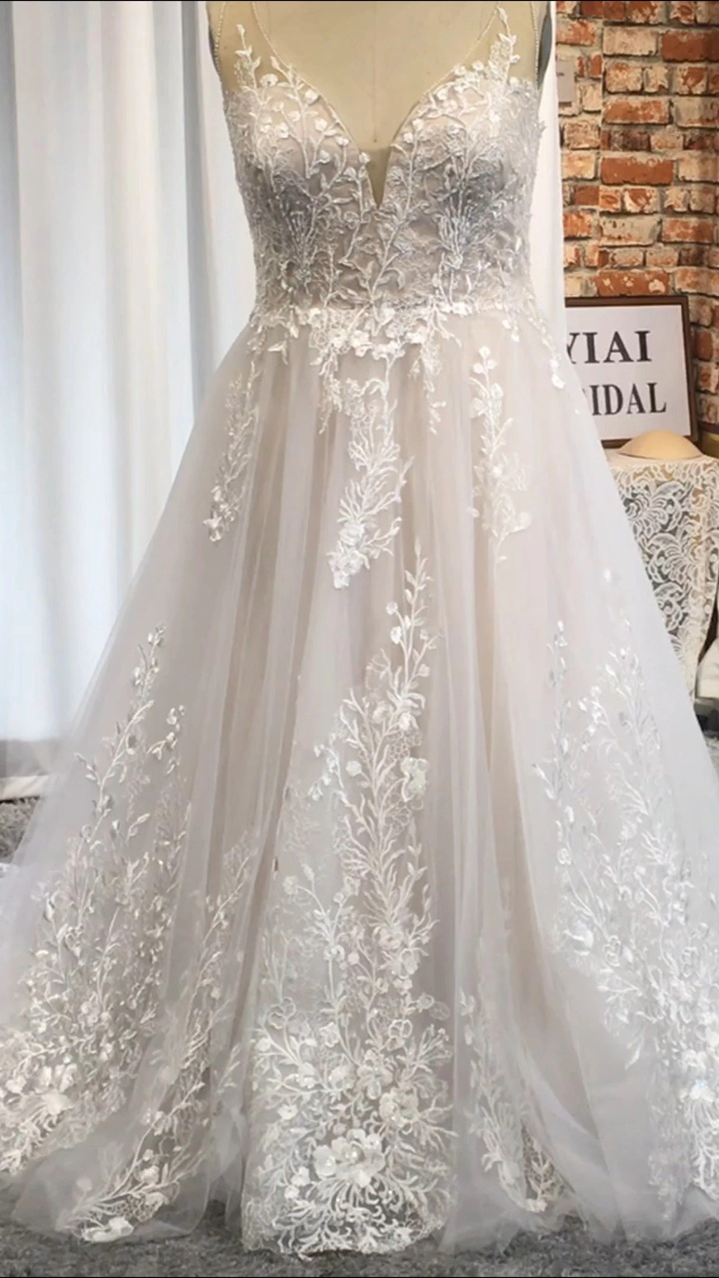 RSW2174 Lace Floral Boho Chic A Line Wedding Dress for Women Bohemian Plus Size Blush Ivory V Neck Lace Birdal Gown 1