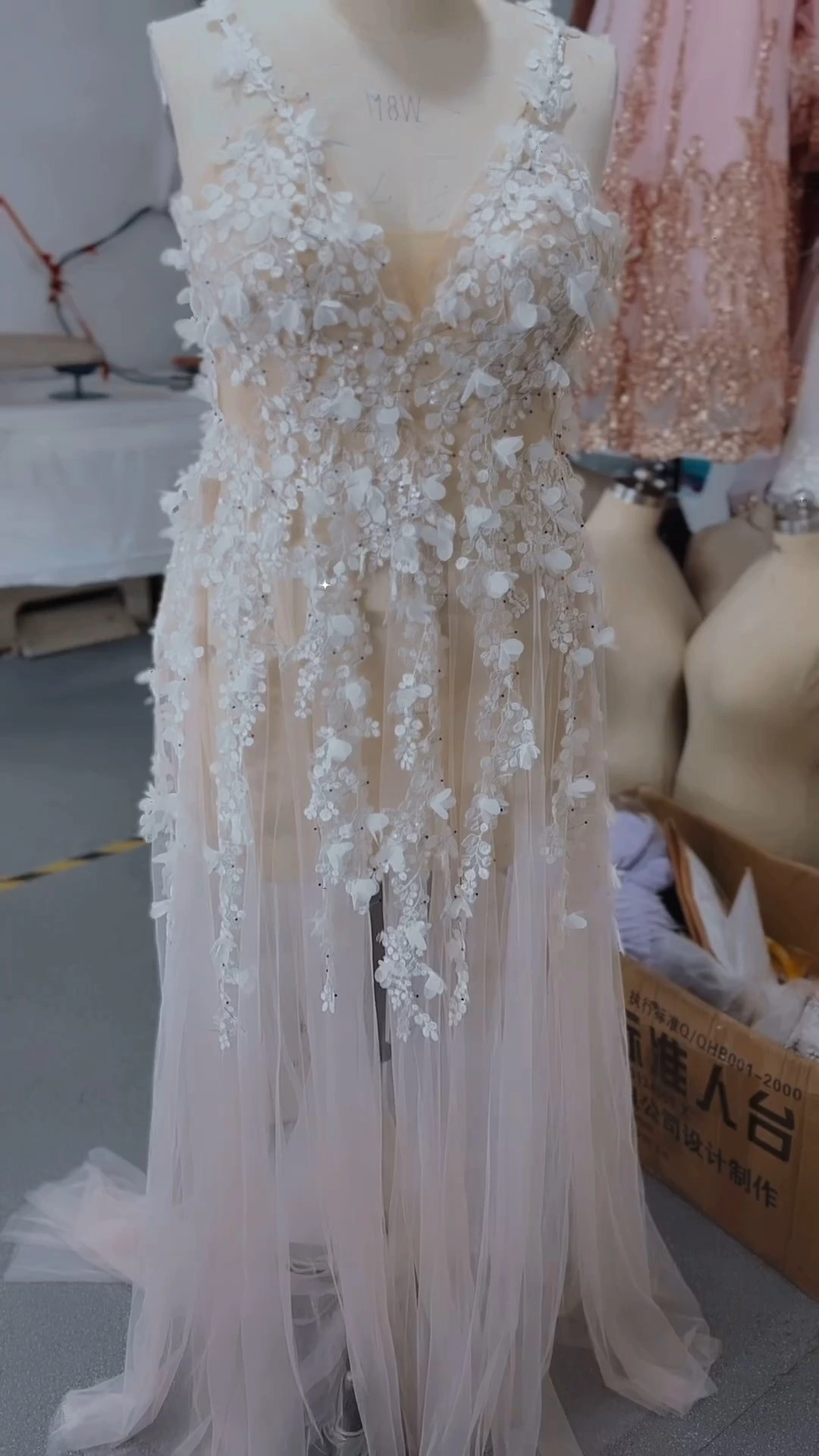 RSW2131 Criss Cross Açık Geri İşlemeli Dantel Boho Gelinlik Bir Çizgi Etek Şampanya Renkli Gelinlik 1