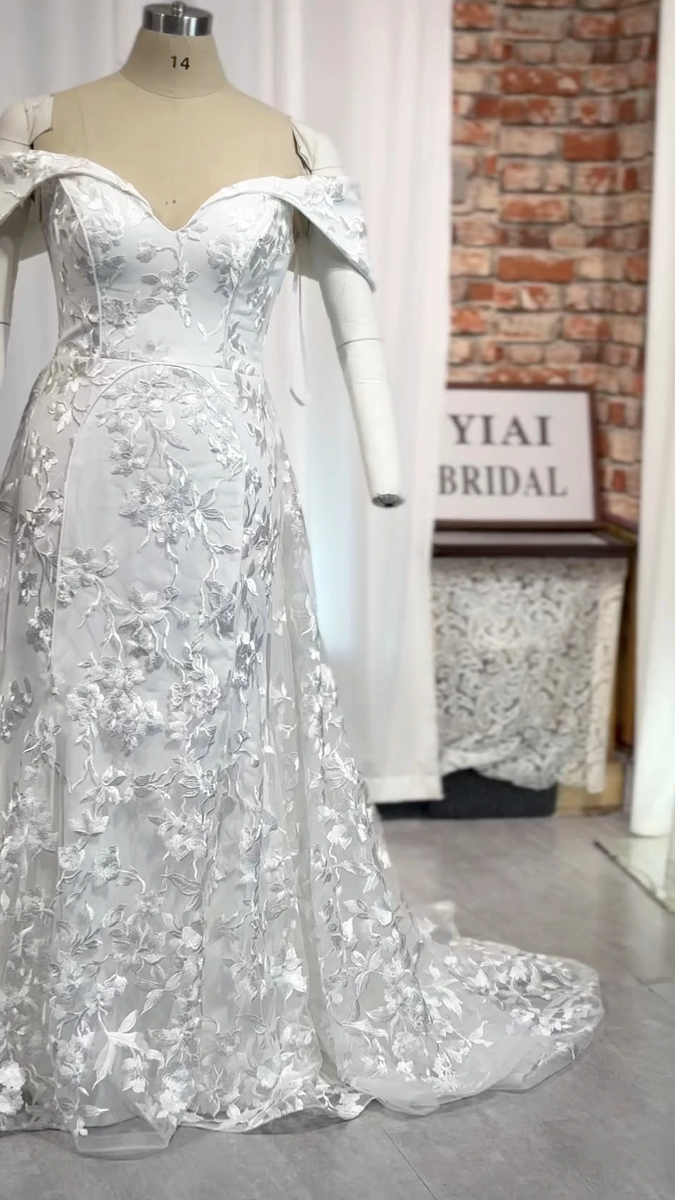 RSW2245 French Summer Wedding Dress Bride Tail Simple Elegant Off Shoulder Retro Lace Main Wedding Dresses 1