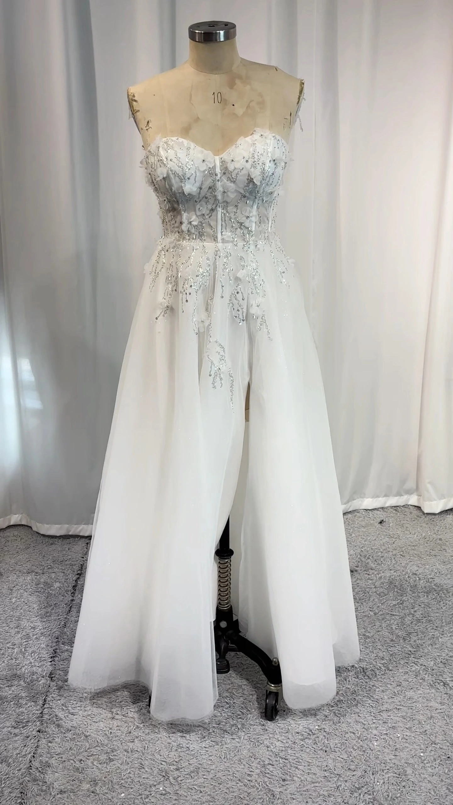 RSW2266 Strapless A-line Charming Sweetheart Sweep Train Tulle Beach Wedding Dress With Slit Open Leg 1