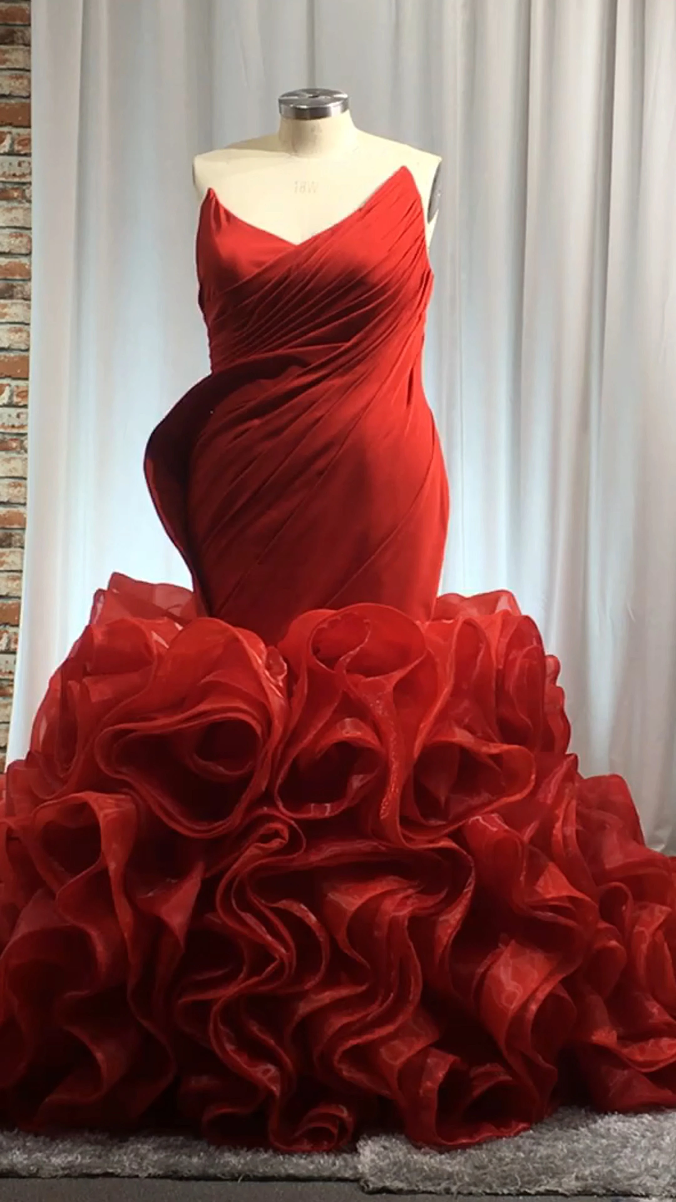 RSW1969 Custom Strapless Mermaid Wedding Dresses Ruffled Rosette Organza Skirt Plus Size Red Wedding Gown Yiaibridal 1