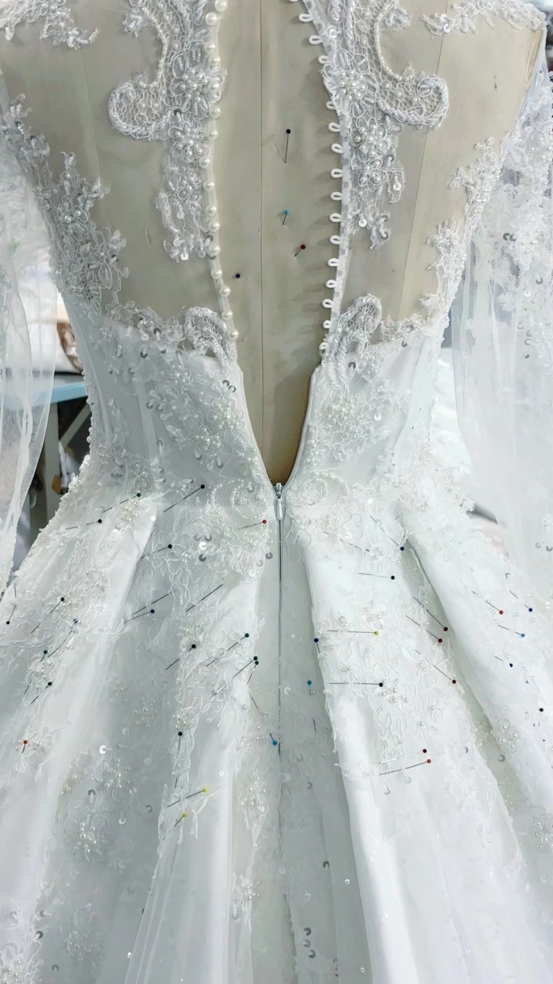 RSW2390 Ağır Boncuklu Zarif Dantel ve Payetli Aplike Gelinlik Dantel A Kesim Uzun Kollu Gelinlik 1