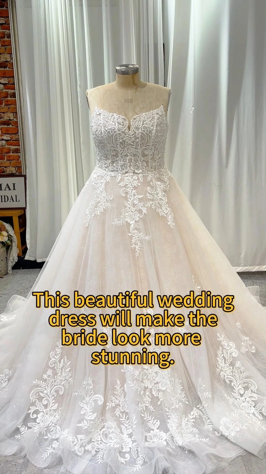 RSW2388 Булчинска рокля от тюл, голям размер, деколте с котешки уши и кости, корсет, ружова подплата, апликации в цвят слонова кост и перлена дантела 1