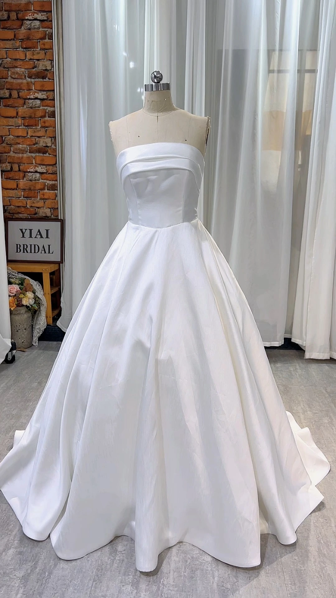 RSW2391 Zamansız Şık Straplez Fildişi Sade A Kesim Gelinlik Gelinlikler Saten 1