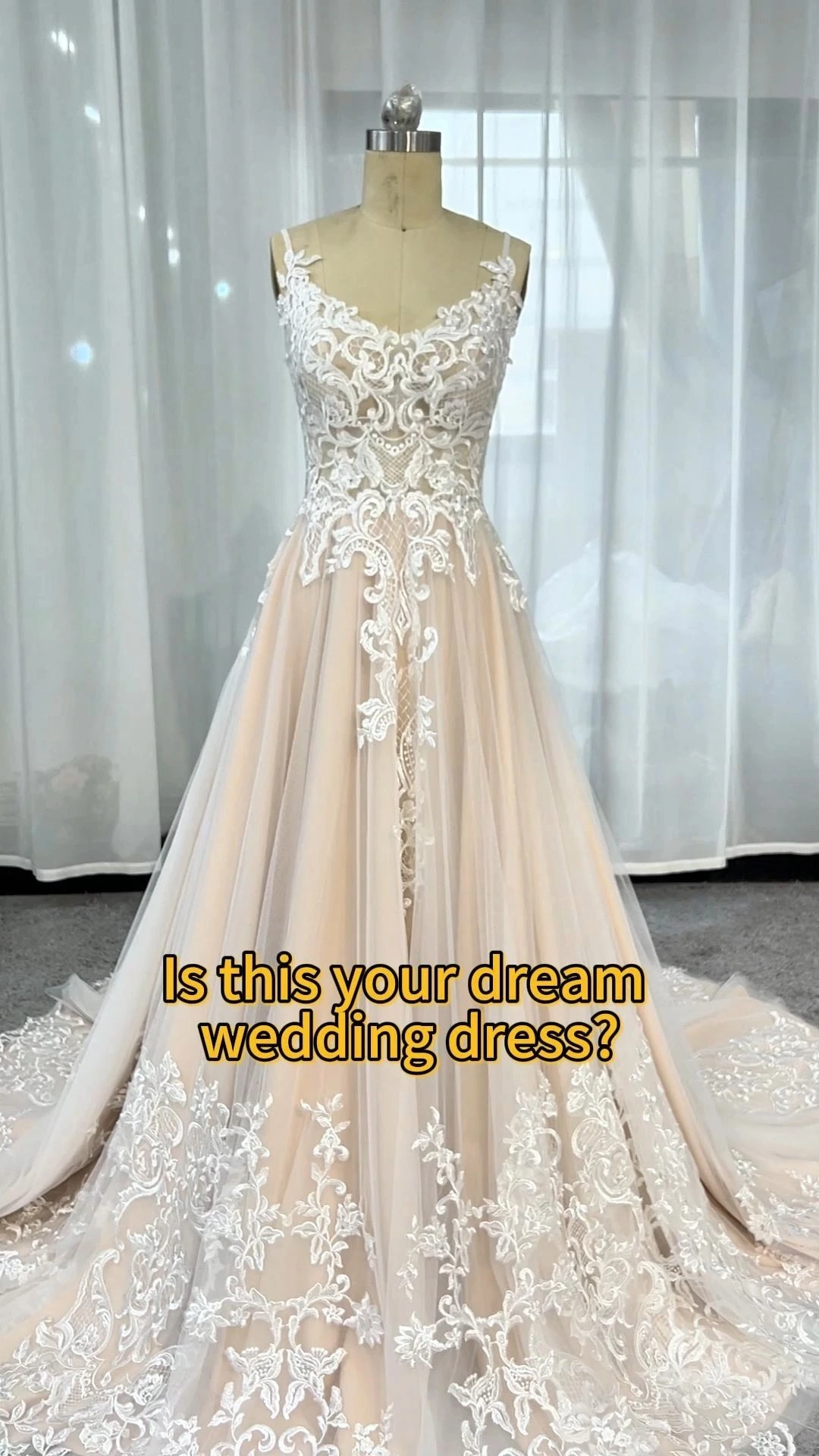 RSW2347 Çinli Üretici İnce Askılı Bohem Gelinlik, Gelin İçin Fildişi Dantel Aplikler, Allık Astarlı, V Yaka, A Kesim Uzun Kuyruk 1