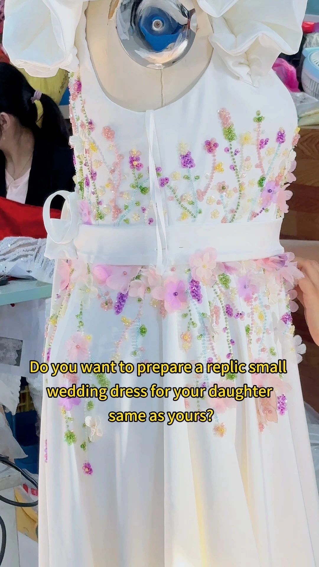 RSW2425 Сватбена рокля с А-силует, сатен, дължина до чаена линия, цветна бродерия с мъниста, еднакви сватбени рокли за мама и дъщеря 1