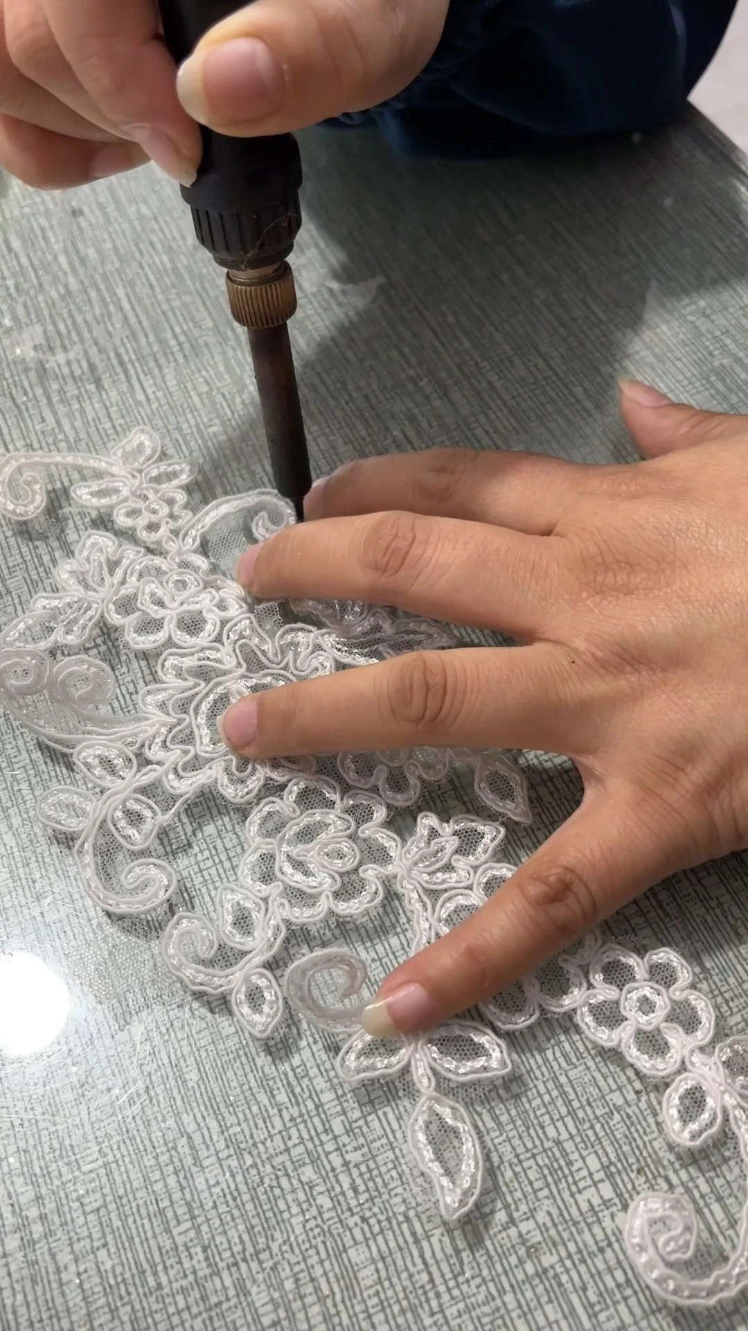 RSW2382 Русалка Апликации Модни Сватбени Рокли с О-образно Деколте Сатенени Плисета Ръкави Булчинска Рокля 1