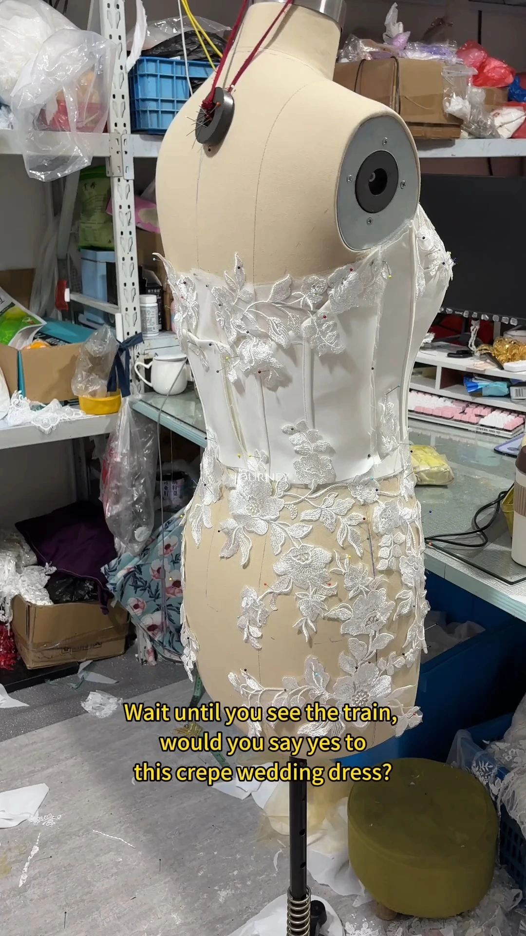 Elegantní svatební šaty z krepového saténu s odhalenými rameny RSW2432 Mořská panna Svatební šaty z továrny 1