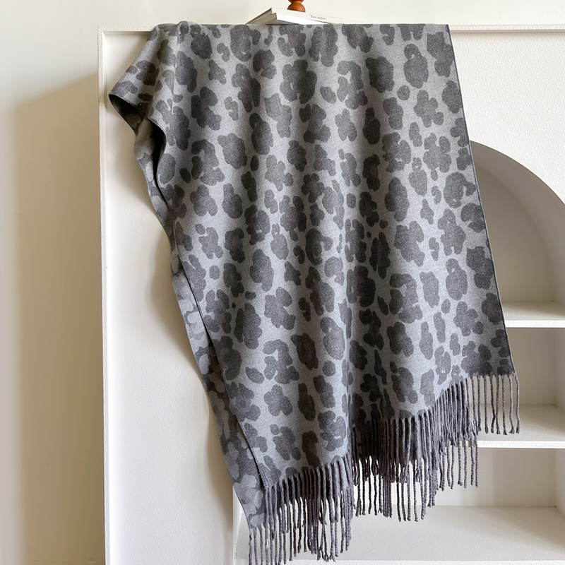 Manufacturer Glitter Printing Shawls Leopard Cashmere Scarves With Tassels W2145 | Mifain 1