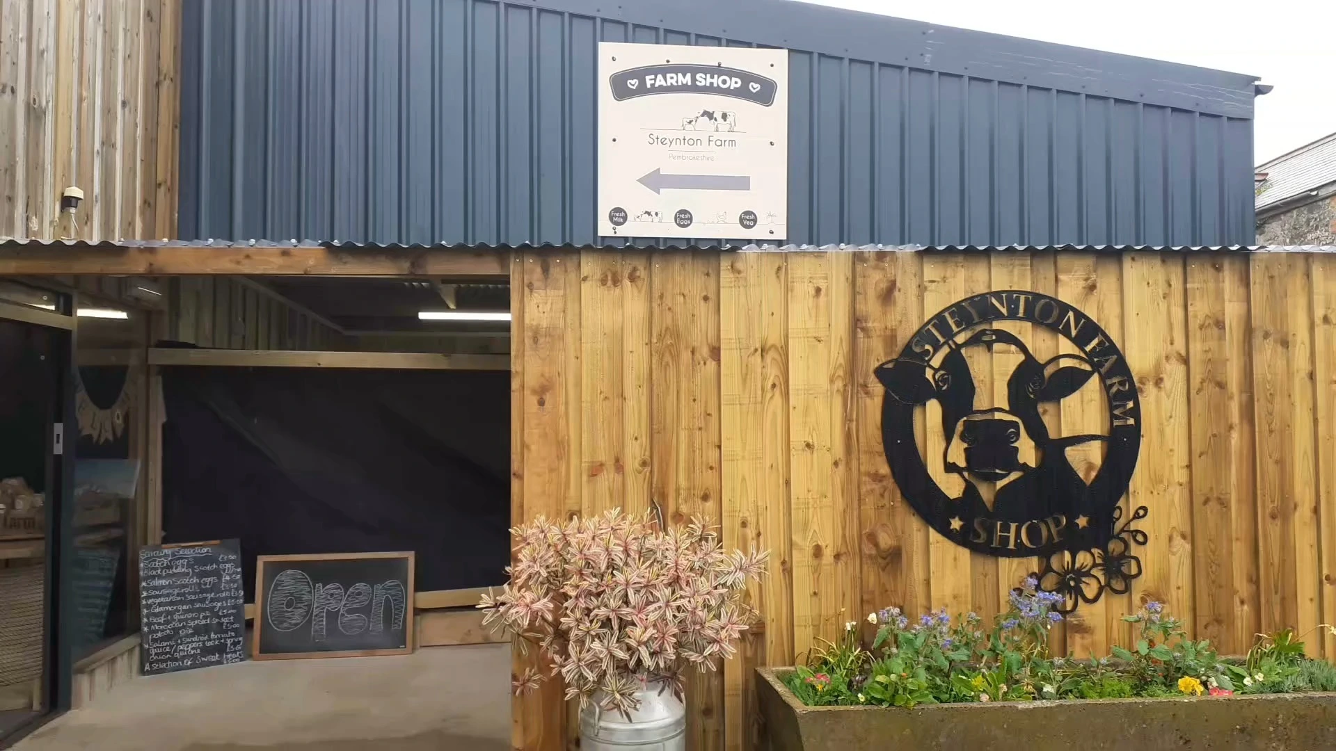 Combination Refrigerated Food Vending Machine reduces operational costs by offering a 24/7 automated sales point for fresh food on farms, with no staff required.