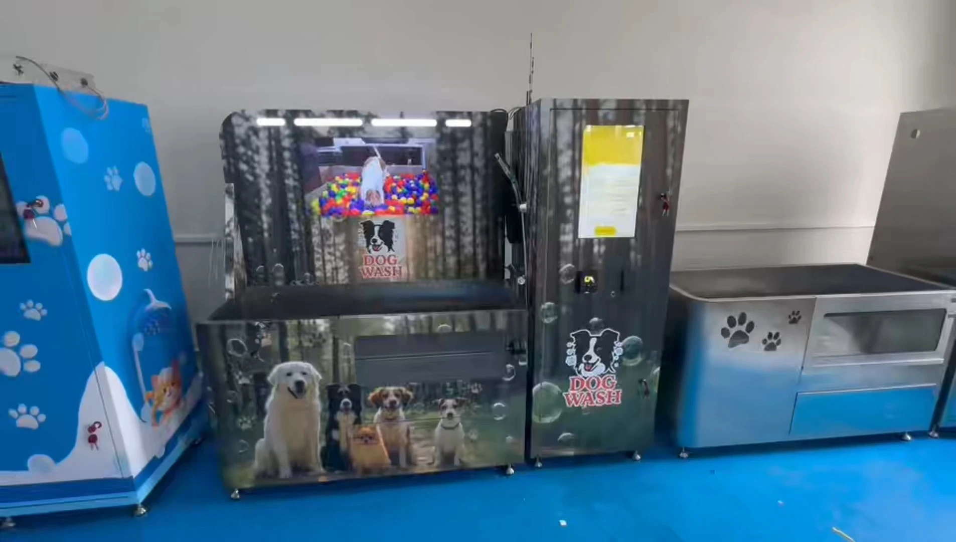 محطة غسيل الحيوانات الأليفة ذات الخدمة الذاتية الفعالة، تتميز بتجفيف الهواء الدافئ، وتدفق الهواء بسرعتين، وتعقيم صحي لتجربة نظيفة ومريحة.