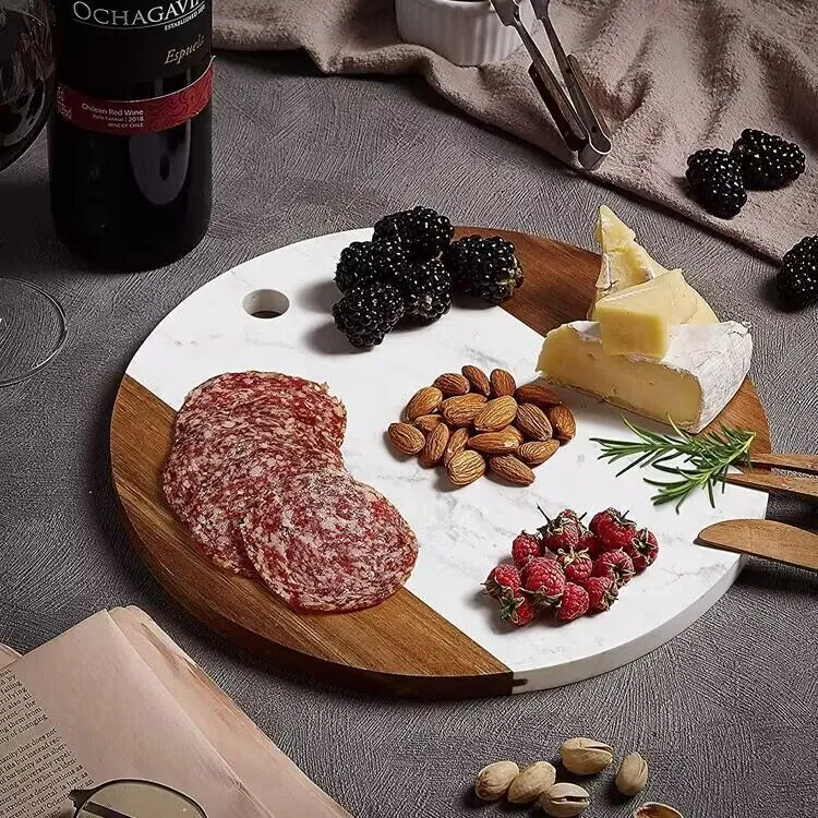 Planche à fromage ronde en bois et marbre personnalisée avec logo, planche à charcuterie artisanale. 1
