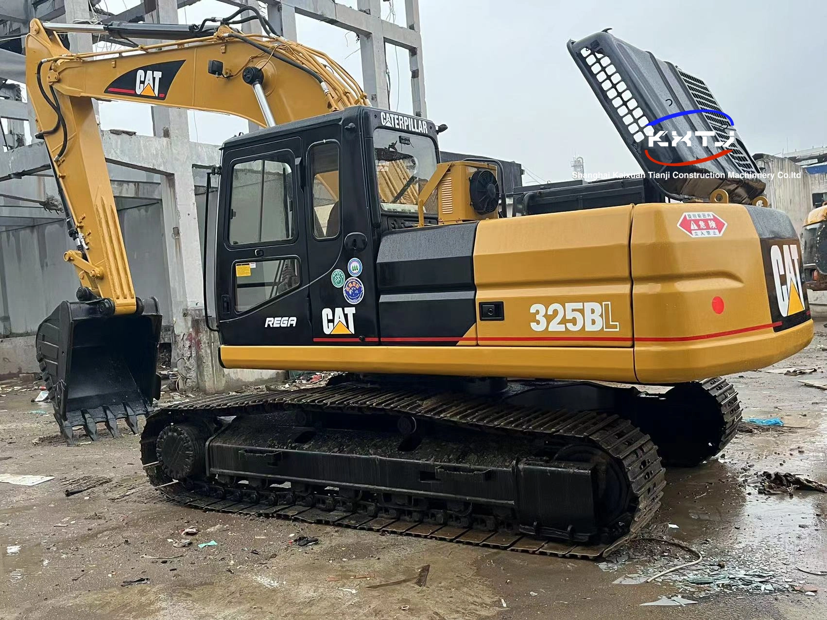 Escavatore CAT cat325BL di vendita calda importato dal Giappone, macchine edili per l'ingegneria in vendita a Shanghai 1