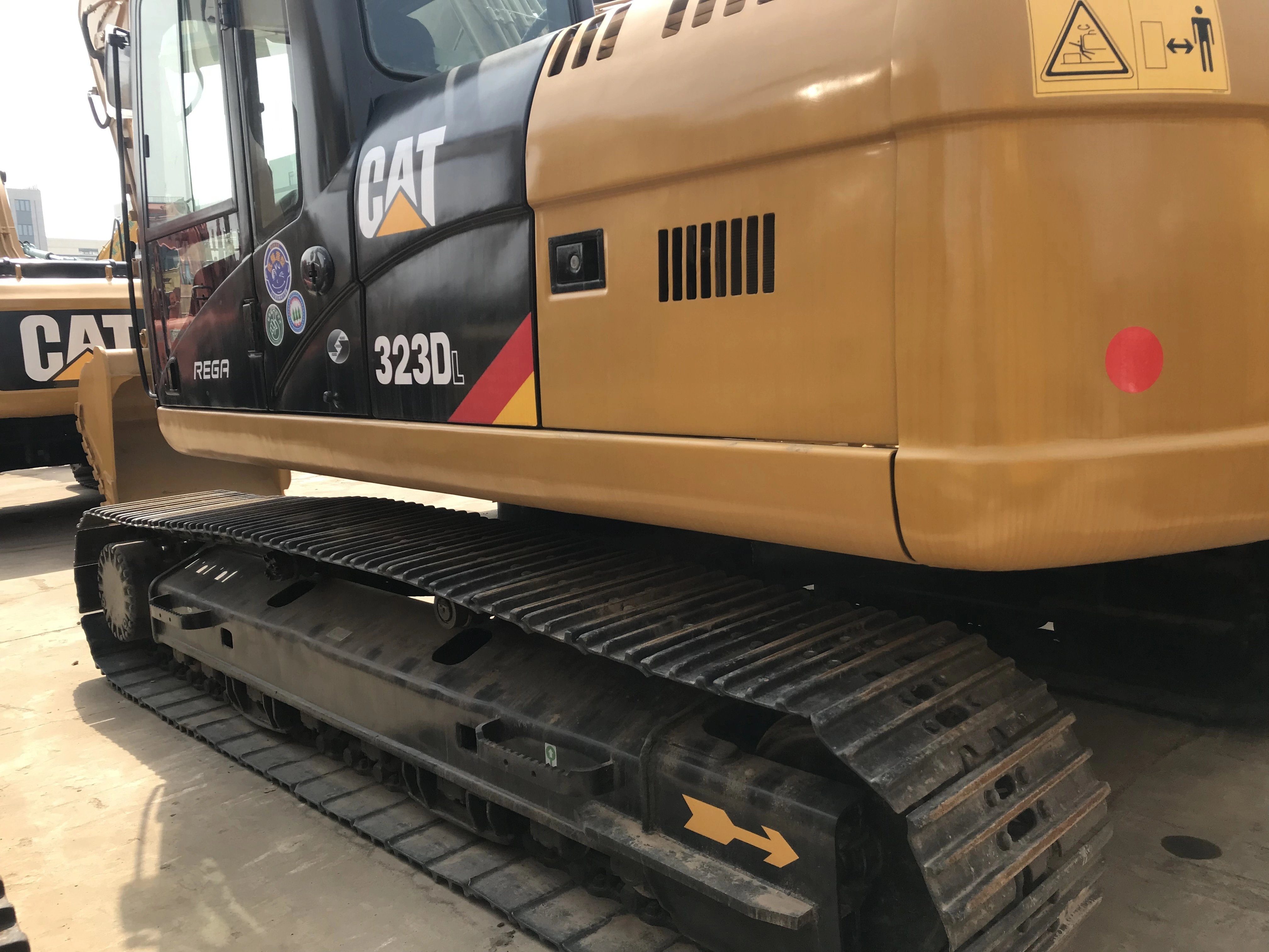 Used CAT 323D Crawler Excavator Used Heavy Equipment Machinery 1