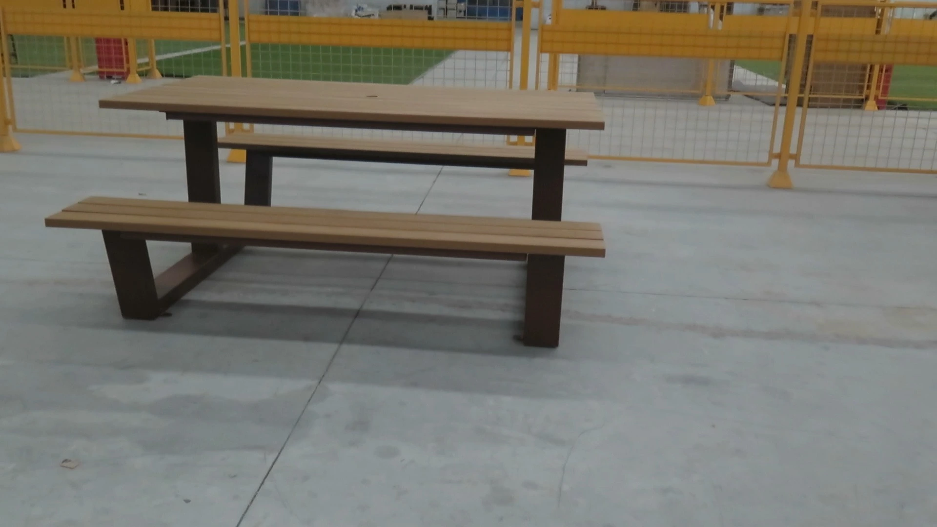 【Factory Manufacturing】Outdoor Picnic Table: Sturdy Integrated Structure for Public Recreation / Camping Gatherings 1