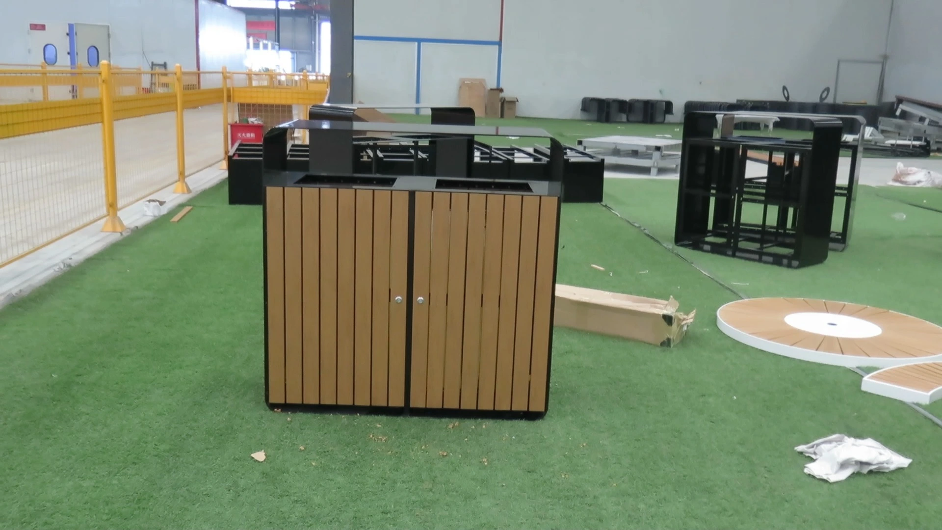 【Factory Direct】Outdoor Steel-Wood Trash Can with Dual-Bin Recycling System Park / Community-Specific Trash Can 1