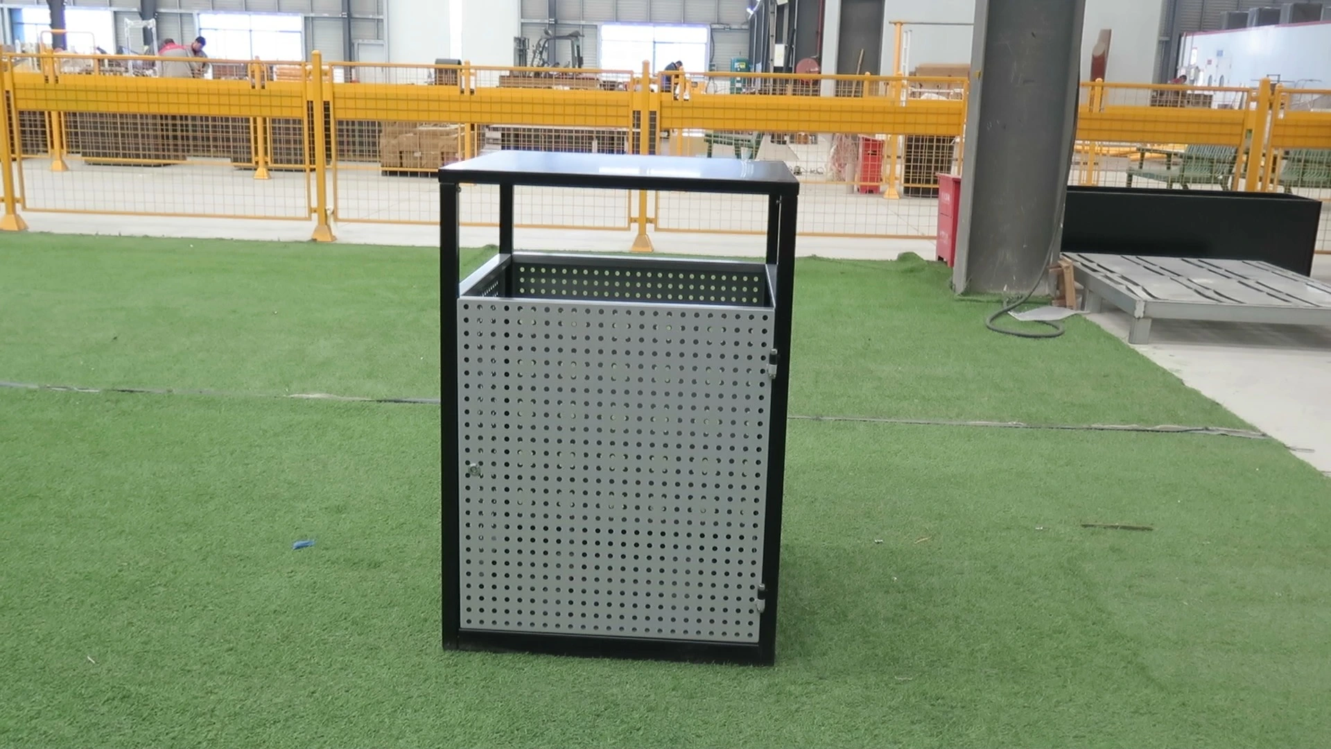Factory-Customized Outdoor Metal Trash Can Perforated Trash Can 1
