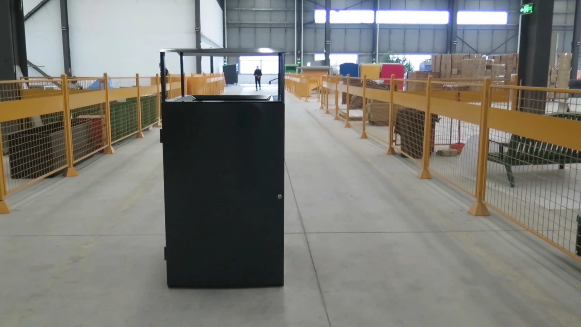 Wood Slat Single-Compartment Outdoor Trash Can | Commercial Public Waste Bin with Canopy 1