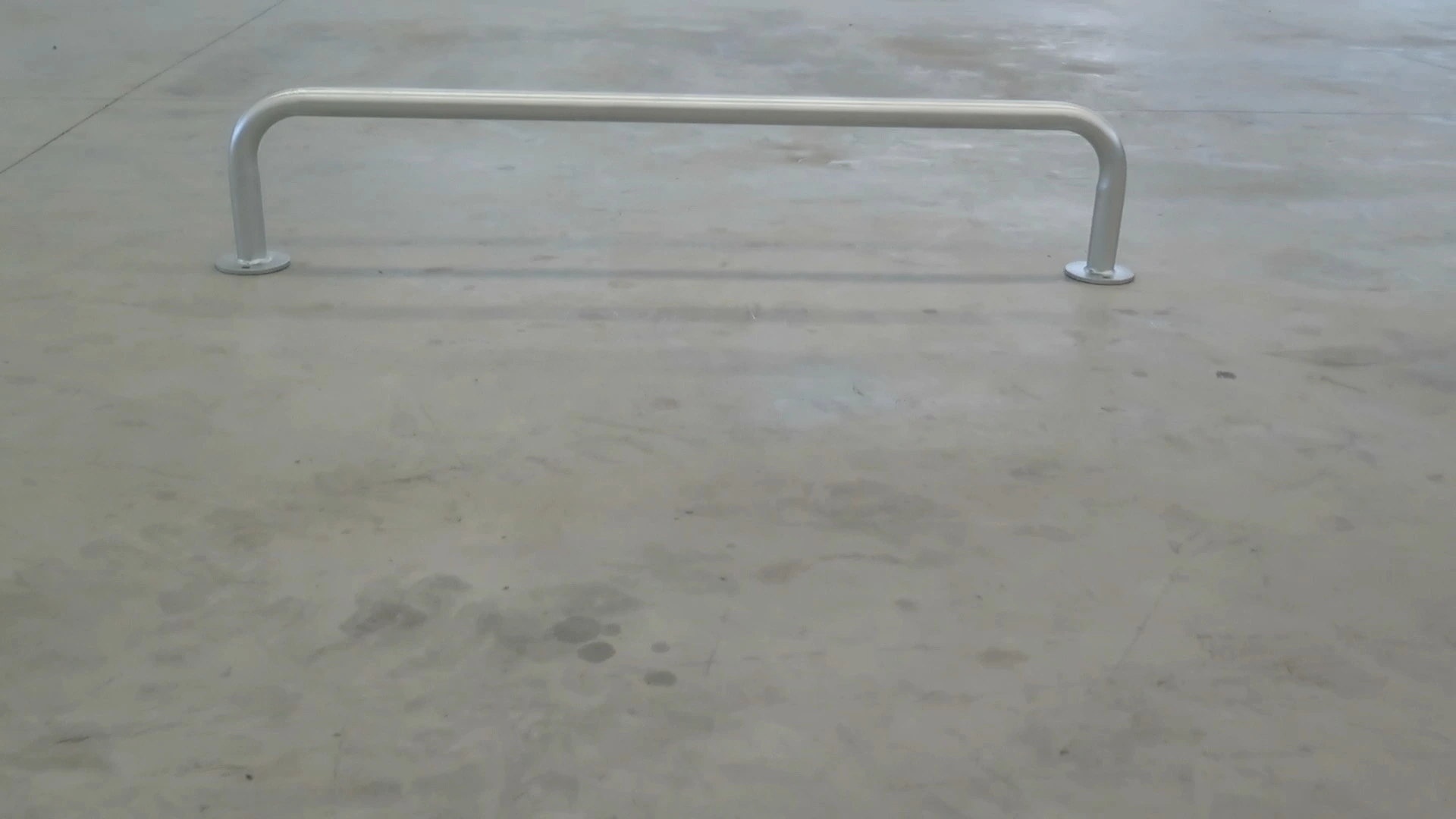 Soporte para bicicletas en forma de U de alta resistencia, de acero galvanizado, para montaje en suelo, para uso público. 1