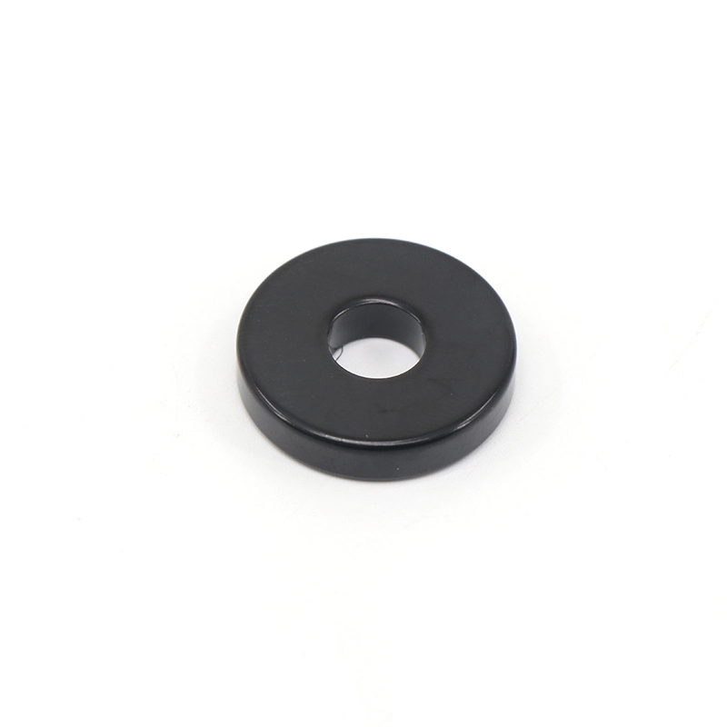NDFEB прстен магнет D15xd5x3mm мал, но моќен 1