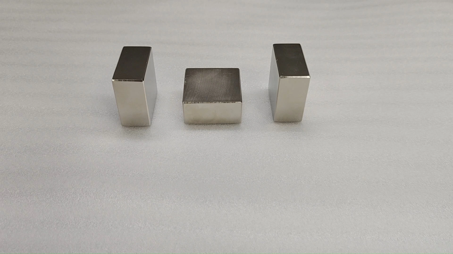 Imán de neodimio F50x50x25mm con recubrimiento de NiCuNi de grado N35-N52 SM-03152017 1