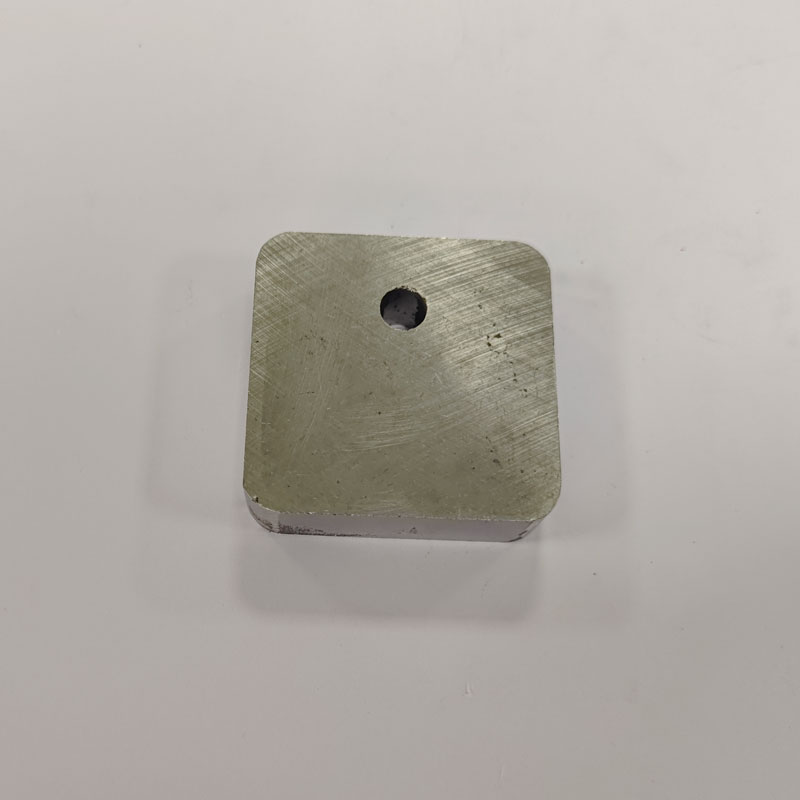 SM-047898 Sintered AlNiCo Square Block Magnets 59×59×15mm with Φ9mm Mounting Hole 2