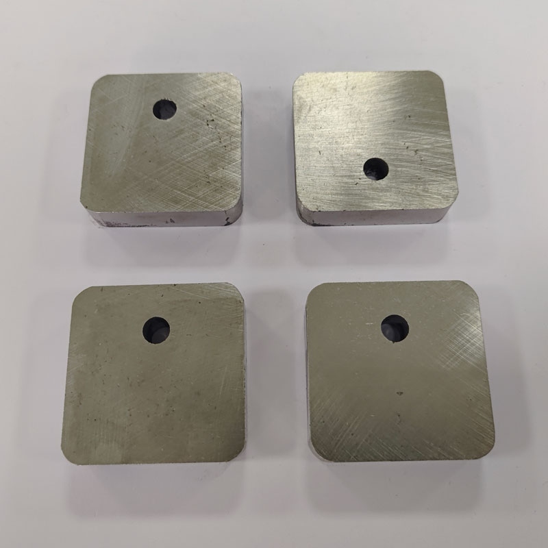 SM-047898 Sintered AlNiCo Square Block Magnets 59×59×15mm with Φ9mm Mounting Hole 3