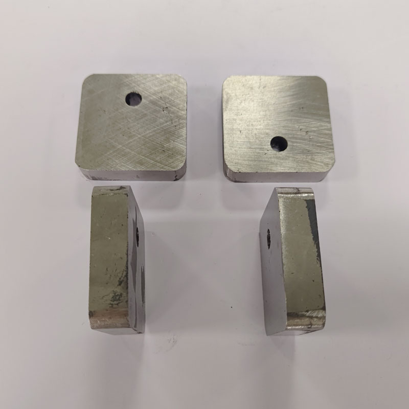 SM-047898 Sintered AlNiCo Square Block Magnets 59×59×15mm with Φ9mm Mounting Hole 4