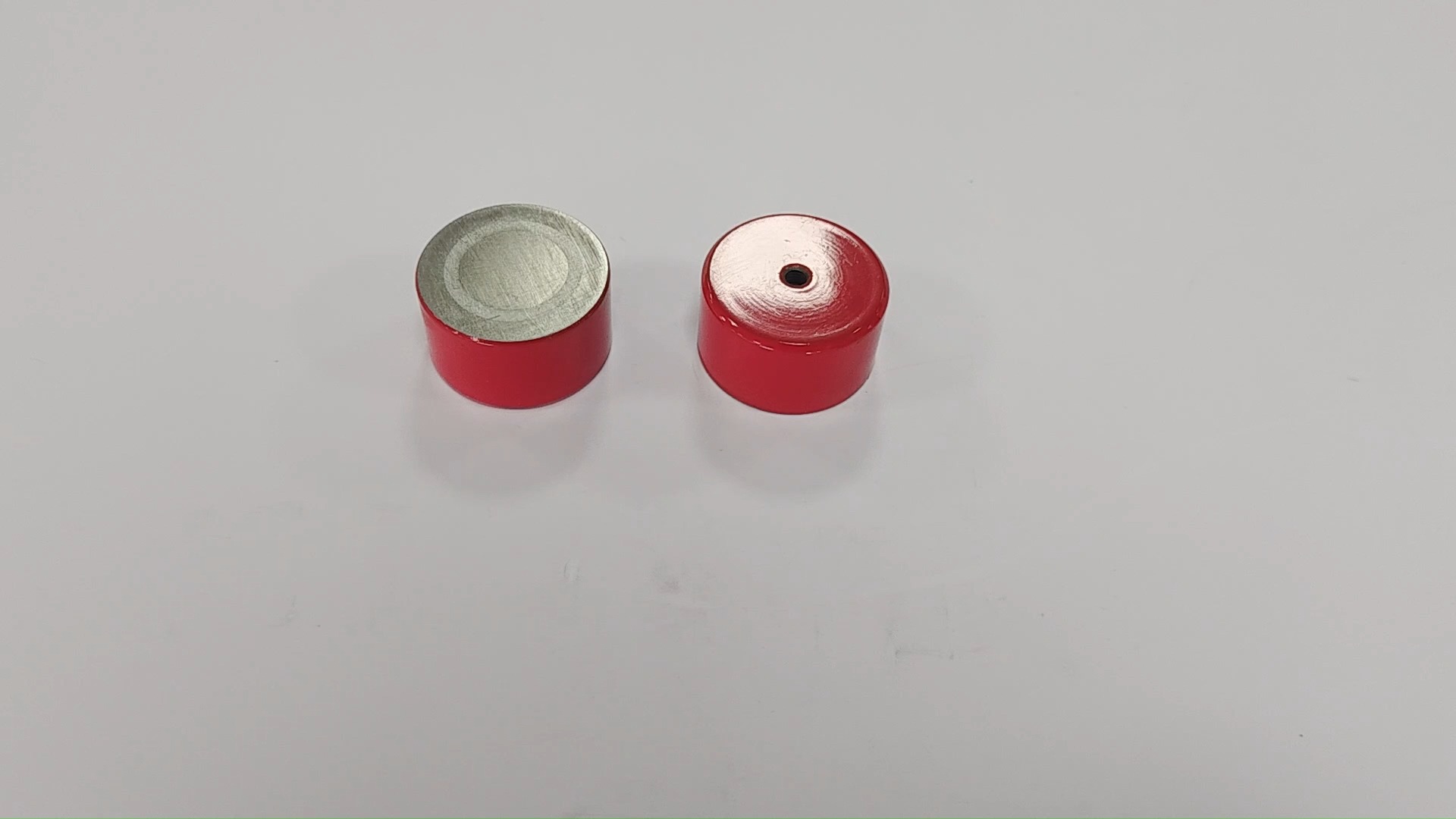 SM-0478101 Red-Painted AlNiCo Cylinder Magnets D45×25mm with Mounting Hole, High-Temperature Permanent Magnets for Education & Industrial Applications 1
