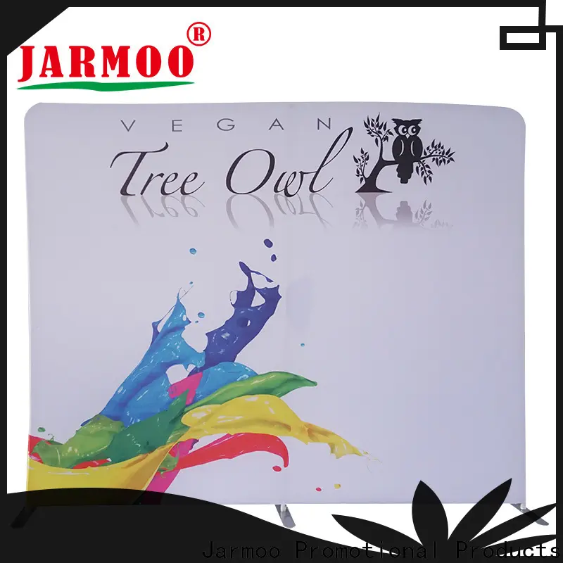 Diseño de base de banner enrollable reciclable para empresas. 1