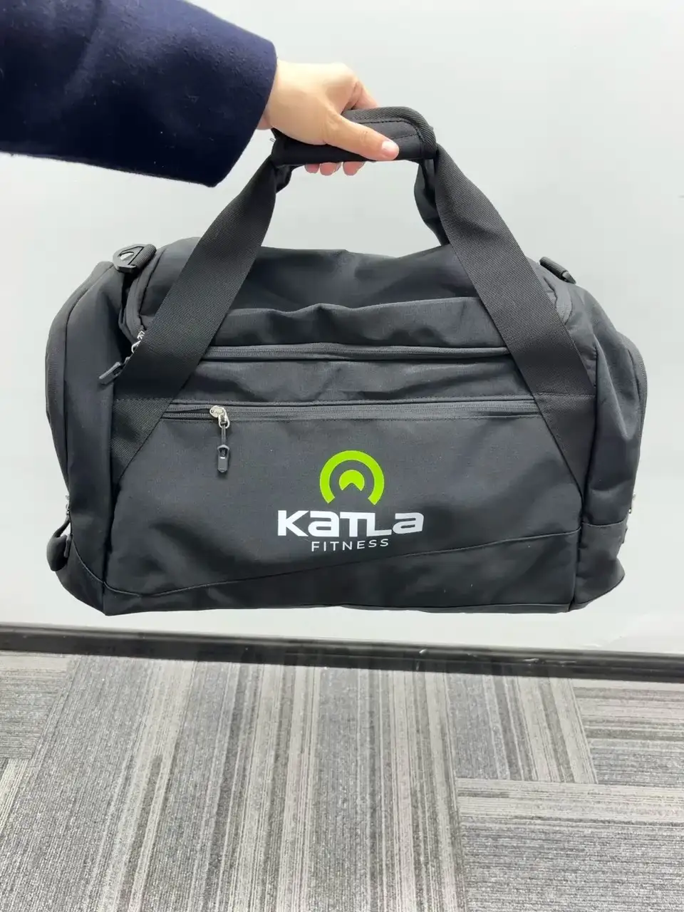 Custom LOGO Portable Waterproof Durable Nylon Gym Bag 1