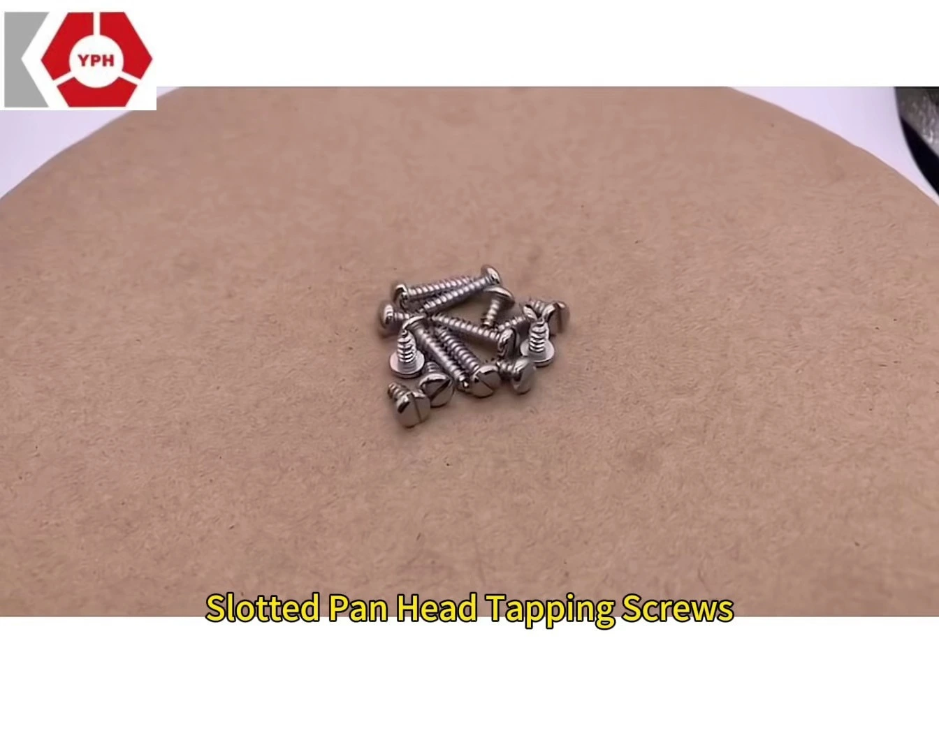 Tornillos de rosca de cabeza plana ranurados de acero inoxidable GB /T 5282 ST2.2-ST9.5 en sistema métrico 1