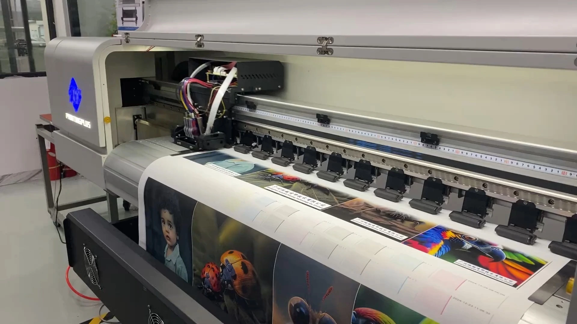 Máquina fotográfica de grande formato - largura de impressão 1250 mm PRINTINGPLUS 1