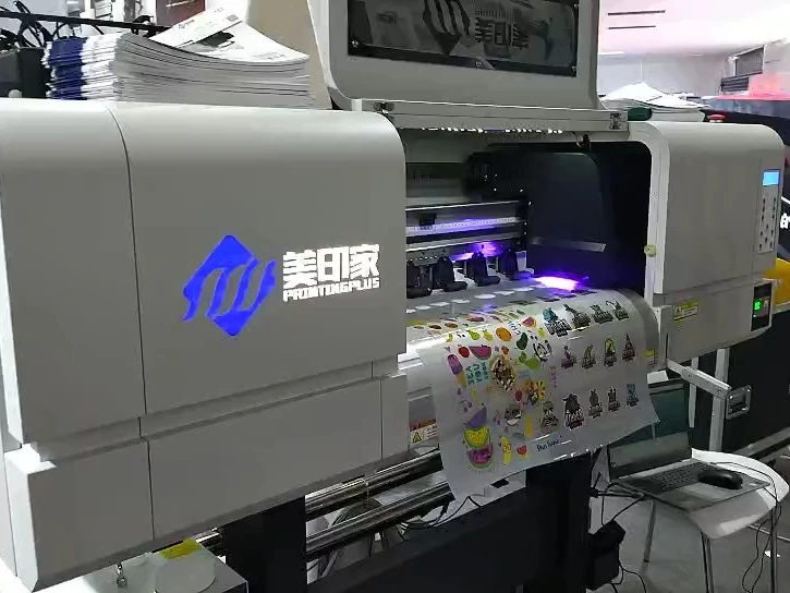 Impresora DTF UV de 4 cabezales de alta precisión para impresión de etiquetas de cristal de PRINTINGPLUS 1
