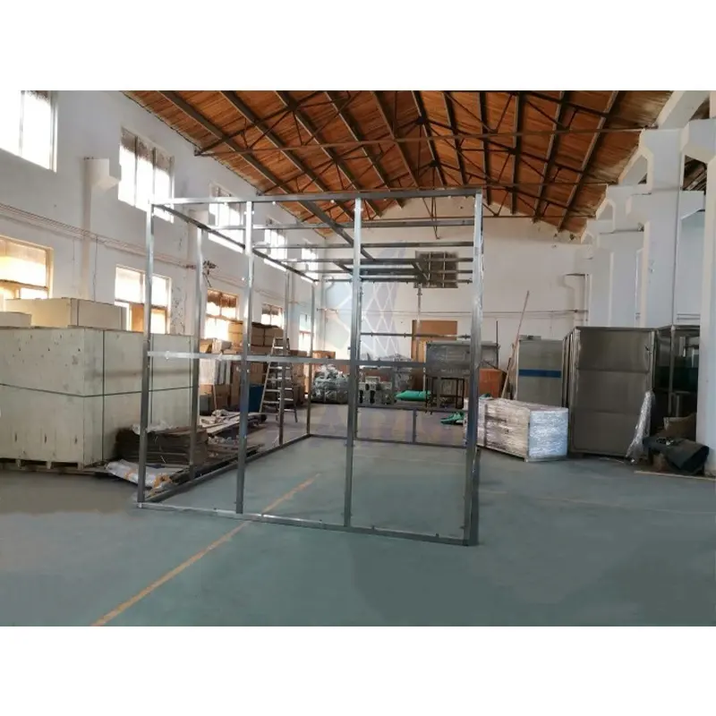 Installation d'une cabine propre modulaire de classe 100 en atelier 3