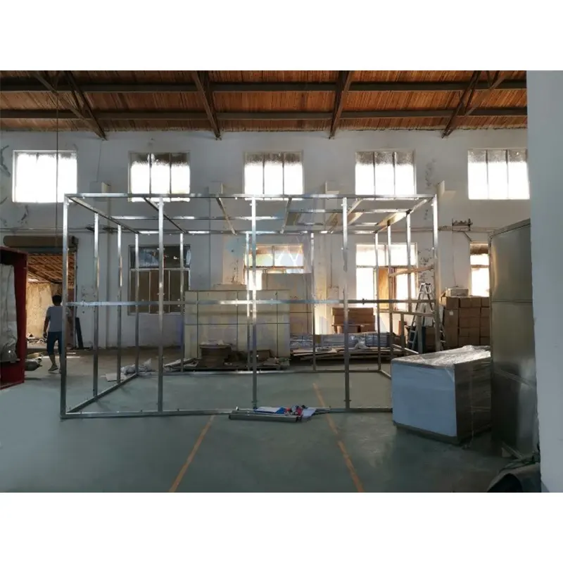 Installation d'une cabine propre modulaire de classe 100 en atelier 4