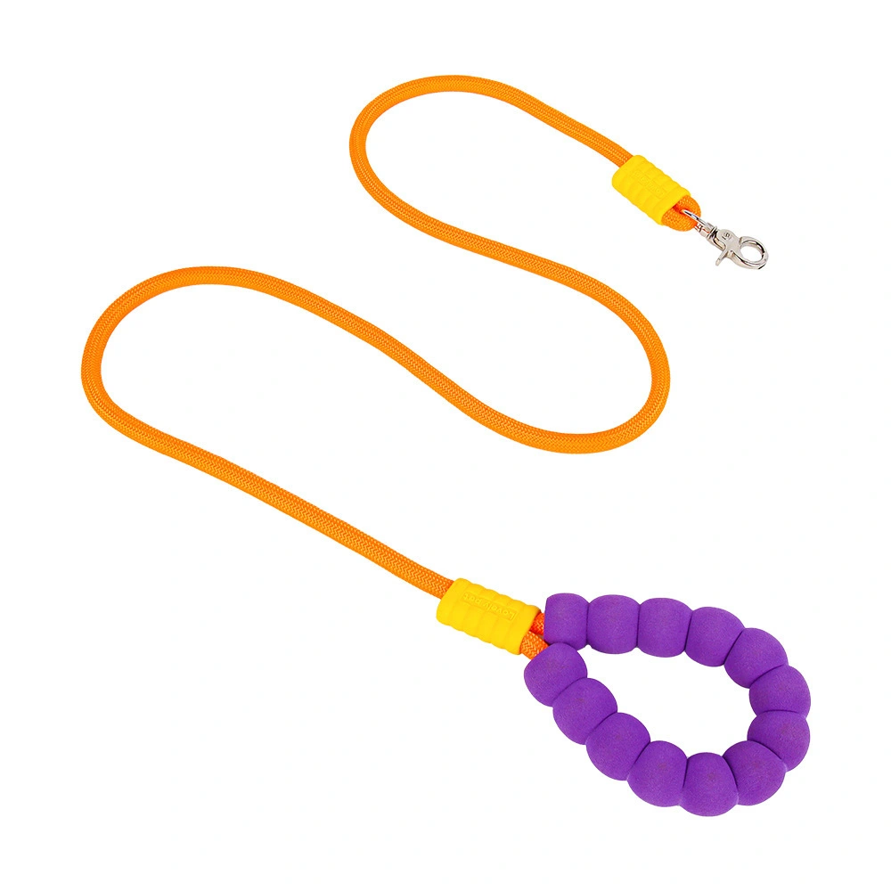 Stylish dog leash with soft foam handle 1
