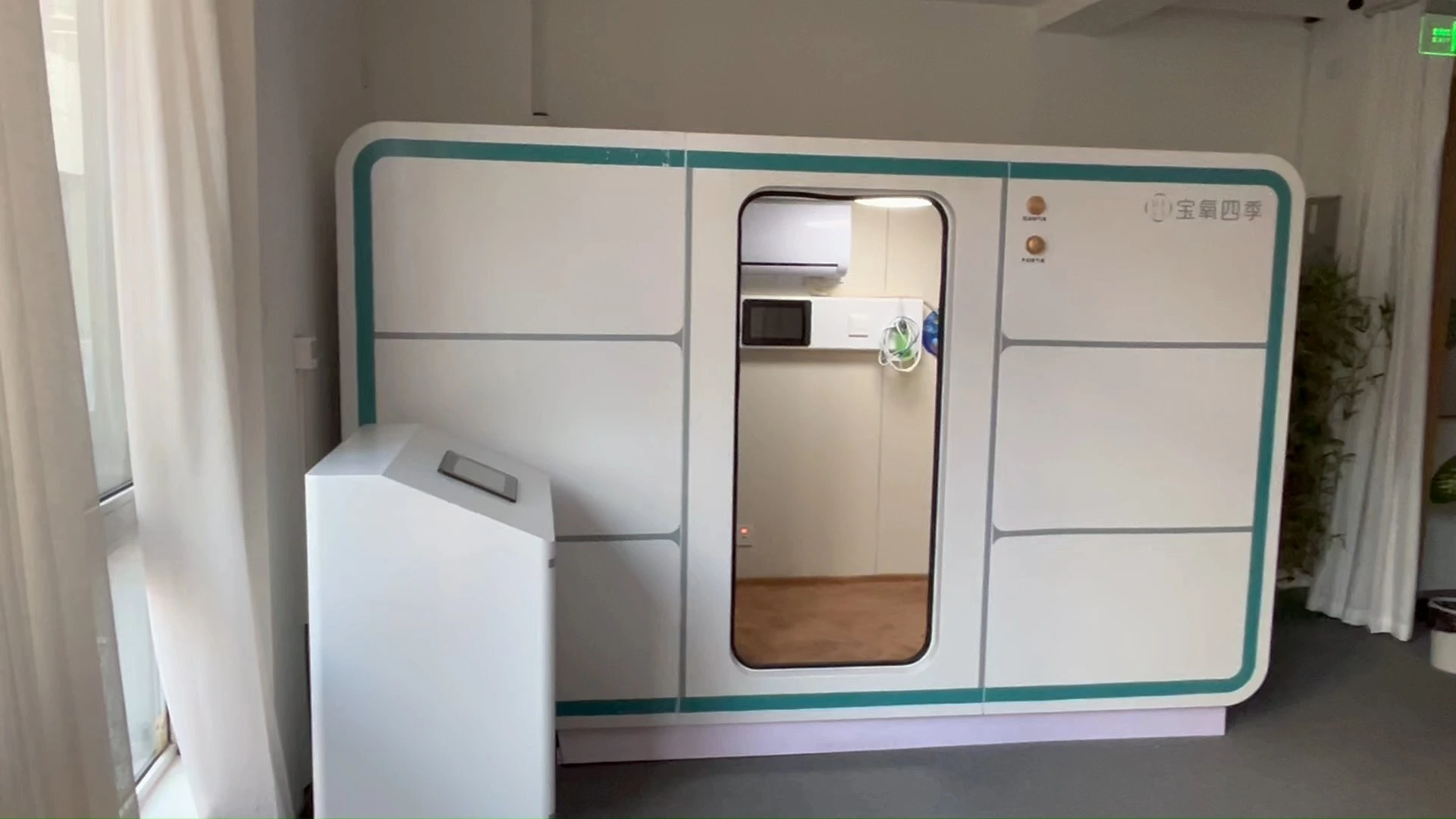 M model hyperbaric oxygen chamber 1