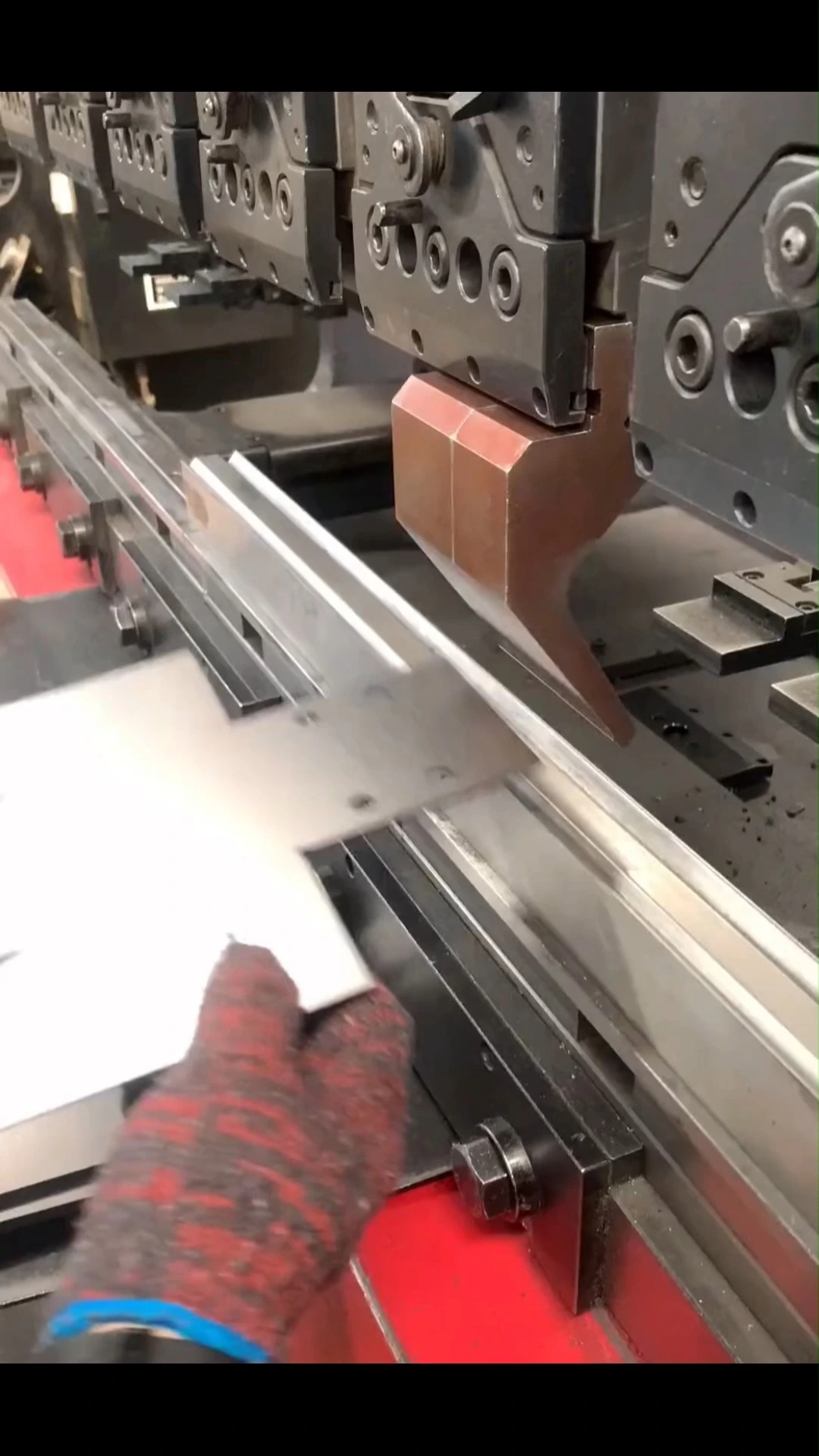 板金部品カスタマイズされた高精度アルミニウム/ステンレス鋼/鉄/銅/チタン CNC 機械加工部品 1