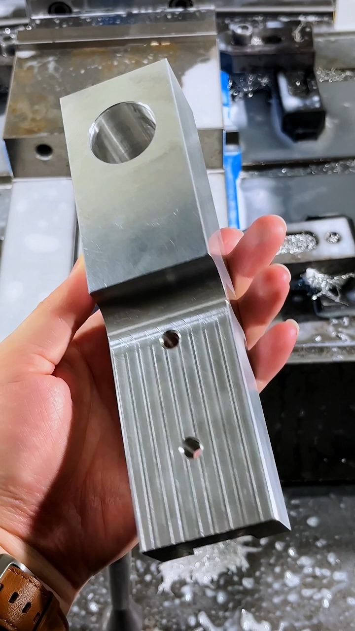 5 Achse CNC Fräser -Bearbeitungsdienste Motorradzubehör für benutzerdefinierte CNC -Bearbeitungsmahling -Teil 1