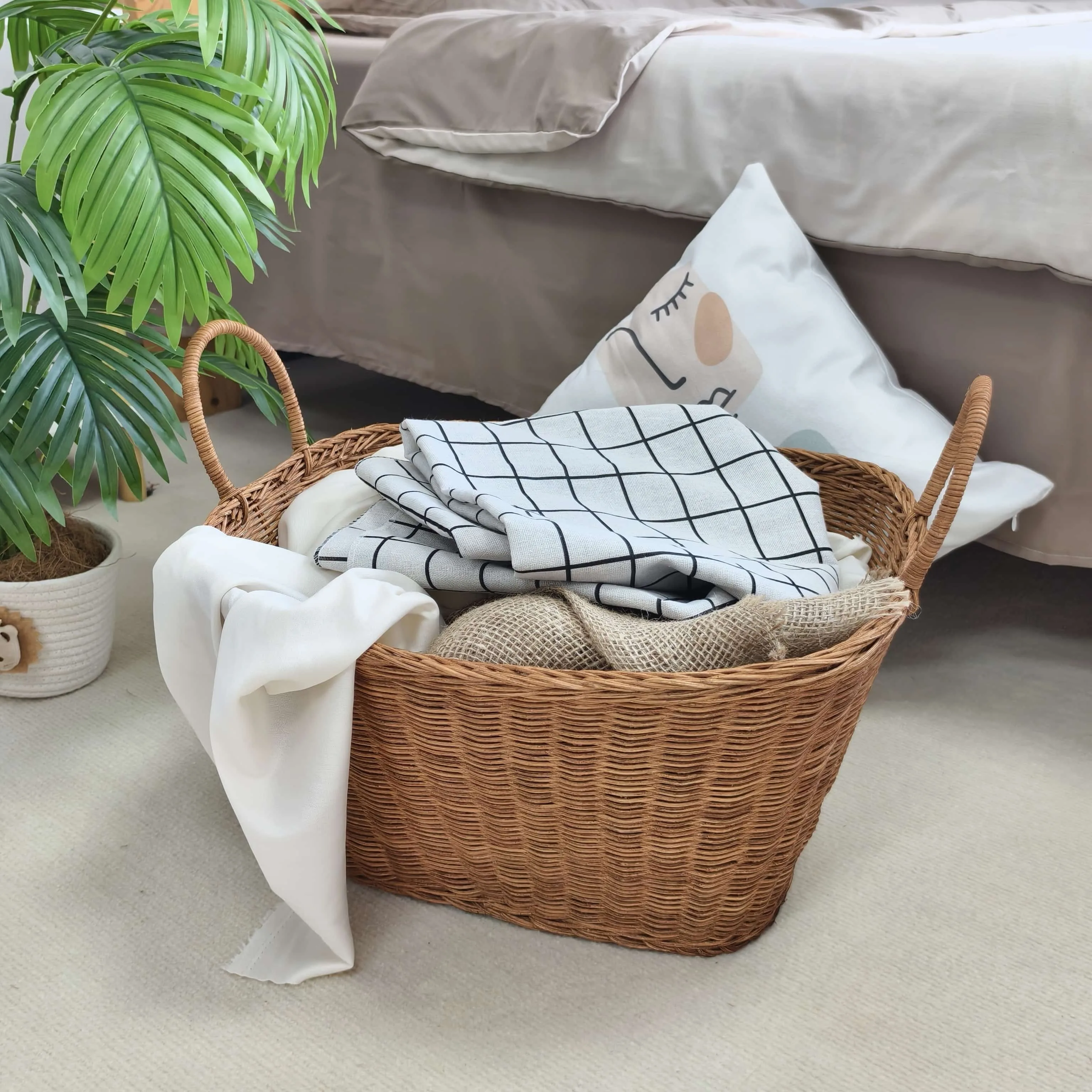 Natural rattan laundry storage basket with North European style 1