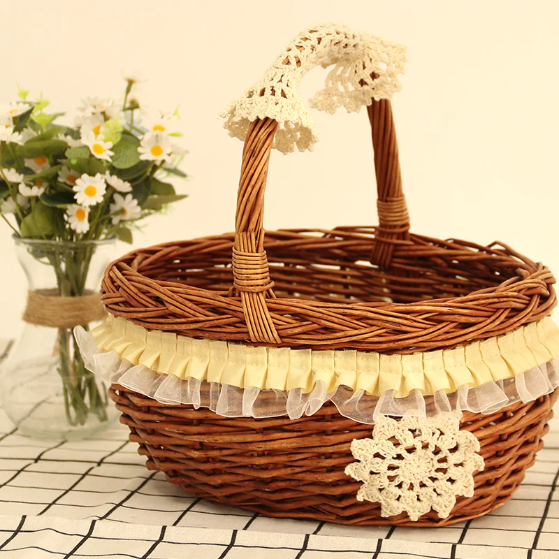 Cestino da picnic in salice naturale ed ambientale con decorazione a lacci 1