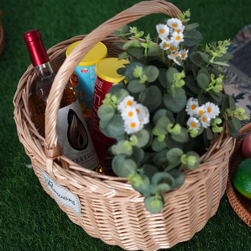 Ins-stil flätad picknickkorg. Den har stor kapacitet och är ett måste för vårutflykter utomhus 1