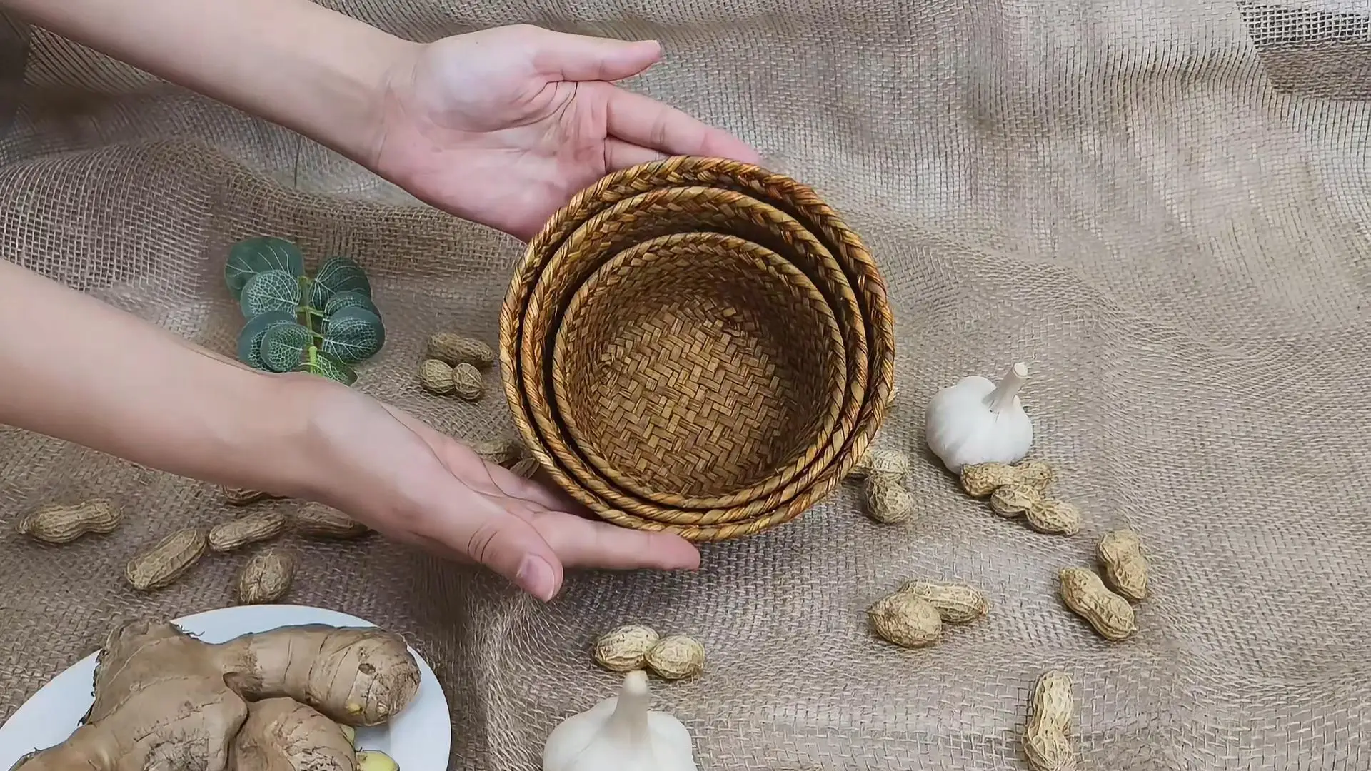 straw fruit basket-entrance small storage basket 1