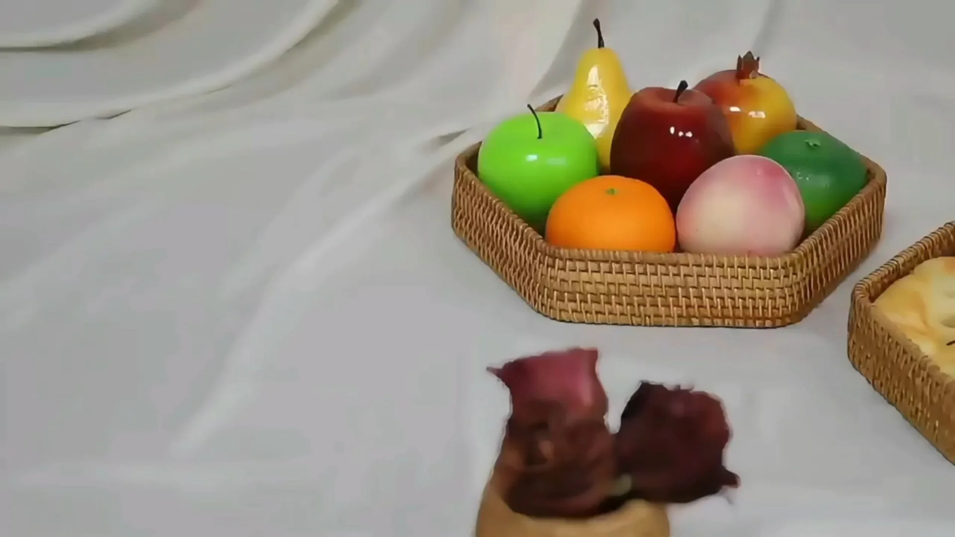 बहुभुज आकार विभिन्न आकार के रतन ट्रे- भंडारण, स्नैक्स, और फलों की ट्रे-टोकरी रत्न 1