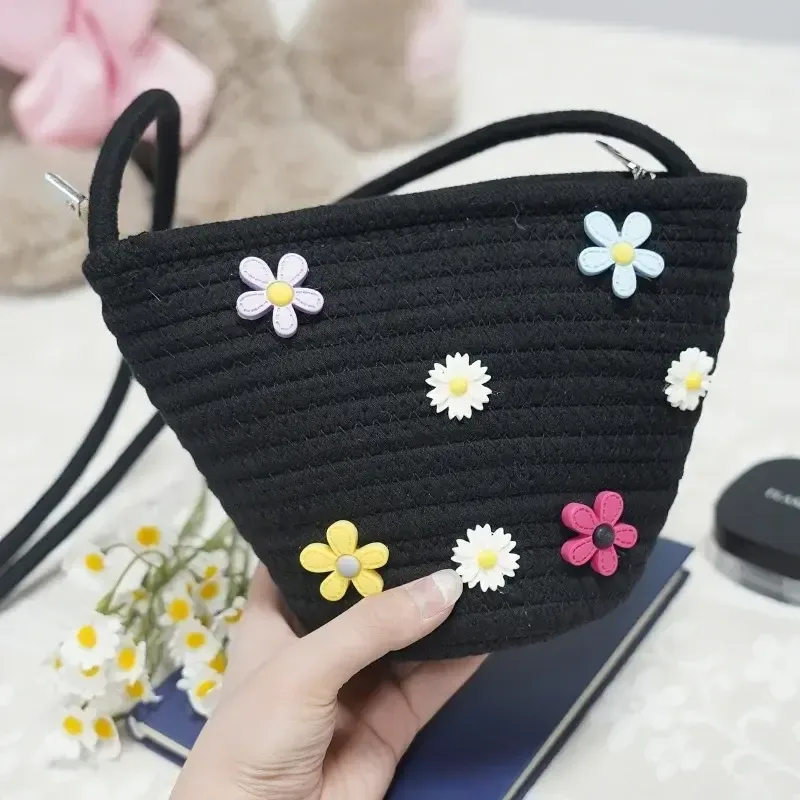 Baumwollseile Kinder Handtasche Bag Körper mit vier verschiedenen Farben Blumen und kleinem Gänseblümchen -Design Reißverschluss Öffnung und Schließung Design Relaxierungstasche 1