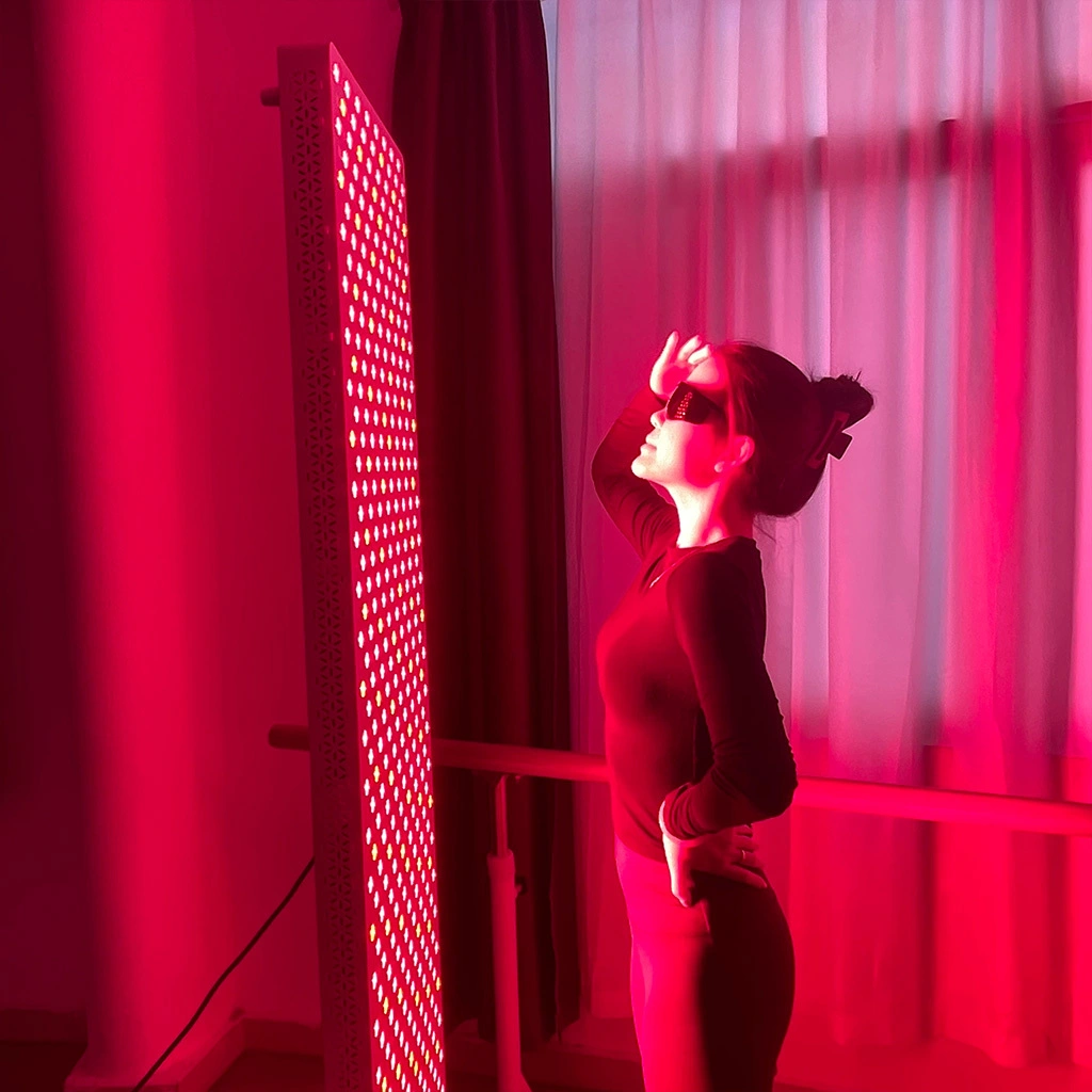 Panel de luz roja terapéutica de 5000 W de alta calidad, 5 longitudes de onda, gran tamaño, con soporte eléctrico para aliviar el dolor corporal y la belleza de la piel. 1