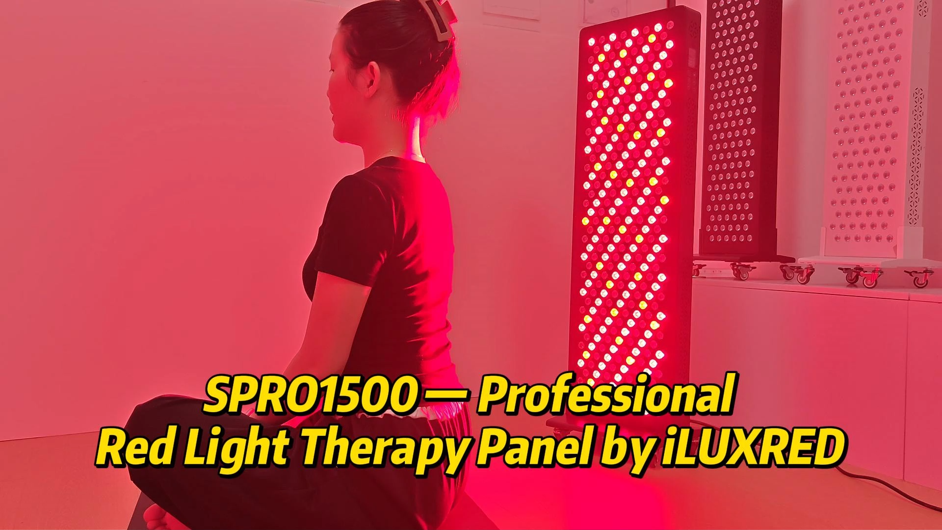 Panel de terapia de luz infrarroja cercana (IRL) profesional iLUXRED con pantalla a color de 5 longitudes de onda y 1500 W con ajuste de brillo. 1
